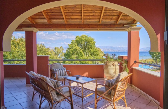 Chrismos Luxury Suites 4A Apraos Corfu