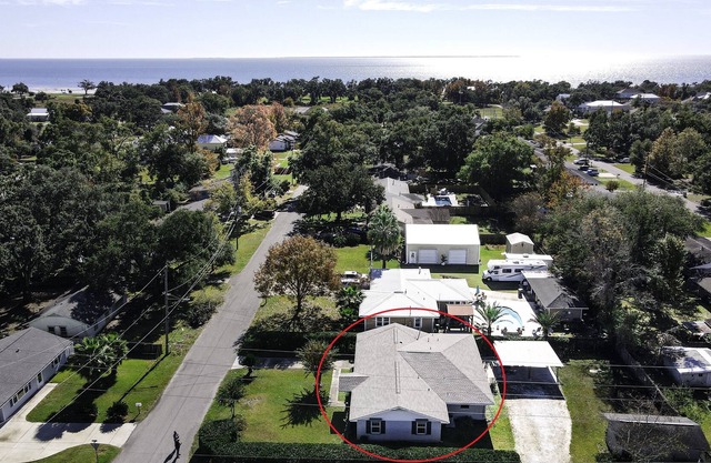 Cindy Lou's Seaside Retreat: Walking Distance to the Beach!