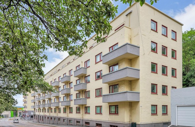 City Vibes, Home Comfort: Your Bergen Retreat