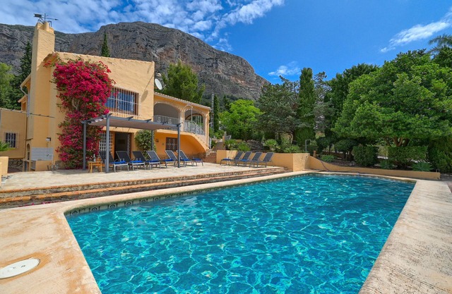 Classic and cheerful house with private pool in Javea, Costa Blanca, Spain for 10 persons