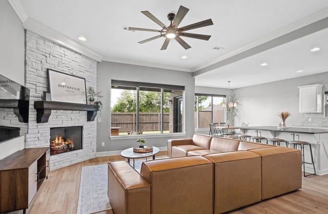 Clean and comfy! Perfect place to work or relax. Between XNA & dtwn!