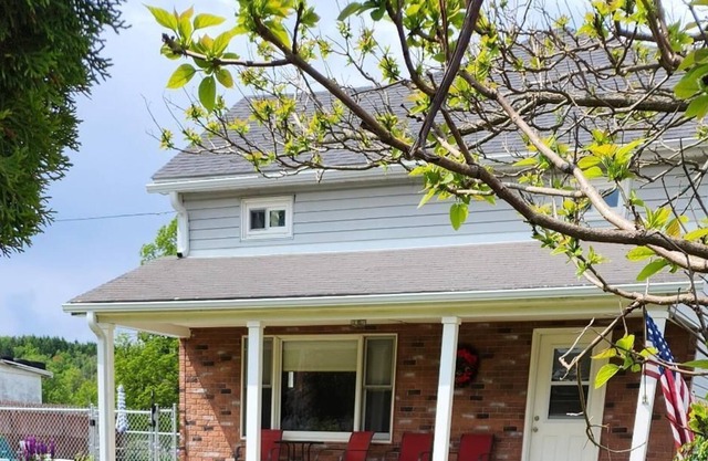 Clean and furnished pet free