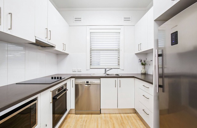 Clean and stylish 3-bedroom art deco home in wide, tree-lined street