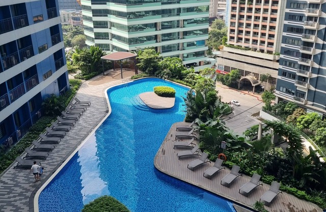 Clean, Comfy and Convenient condo in Makati
