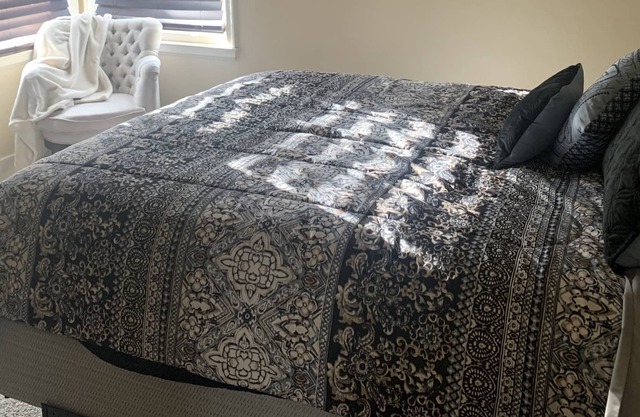 Clean home in the heart of downtown Winnemucca - 2 blocks to food, bars, tourism