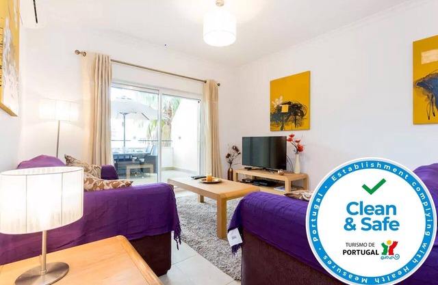 Clean & Safe apartment with AC, terraces and pool