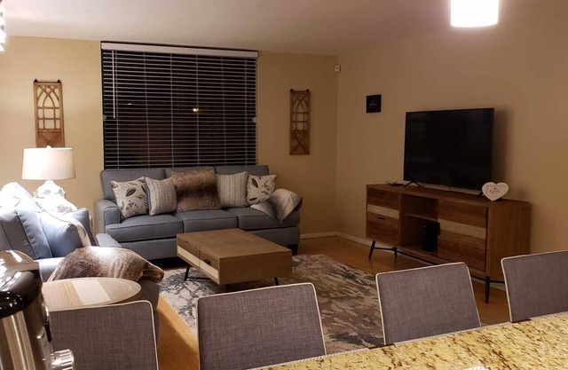 Clearwater Chic Beach Condo 1B|R fits 2 to 6 PPL