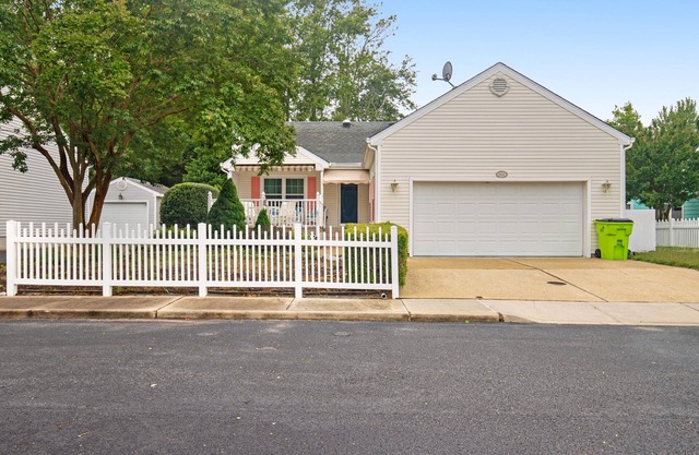 Clearwater - Jamestown Cir | House in Frankford