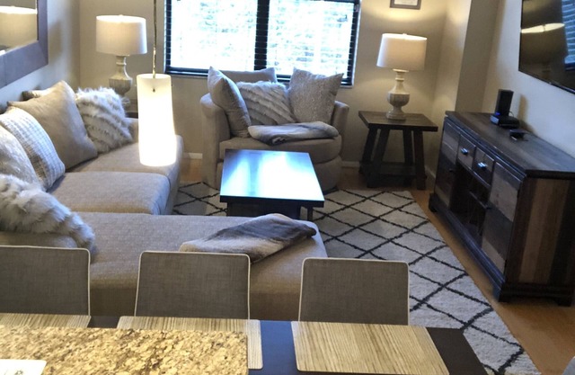 Clearwater Rustic Beach Condo 2 B|R fits 4 to 6 PPL