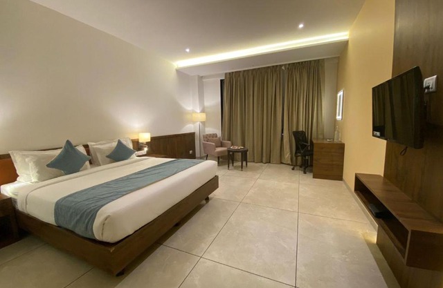 Click Hotel LH Seven, Morbi