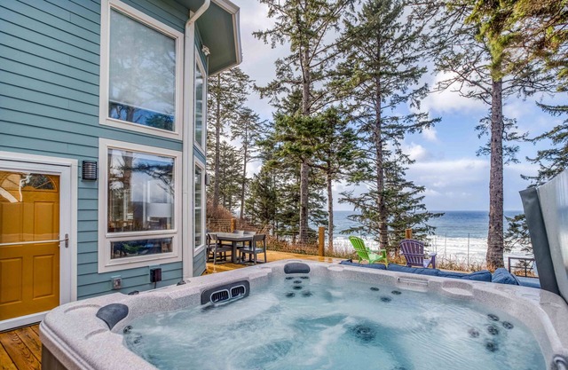 Cliff-top Beauty has Stellar Ocean View, a Furnished Deck, and a King Suite!