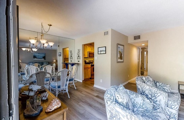 Clipper Court 817