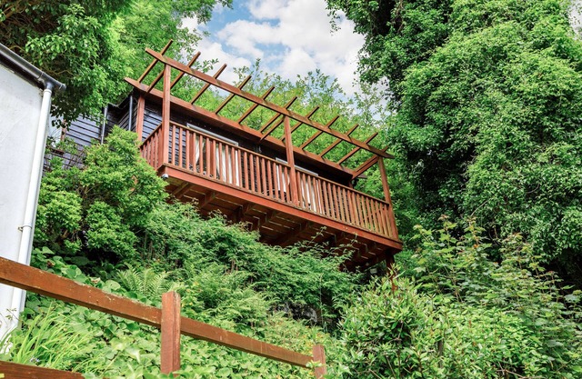 CLOONEAVIN CHALET, pet friendly, country holiday cottage in Lynmouth