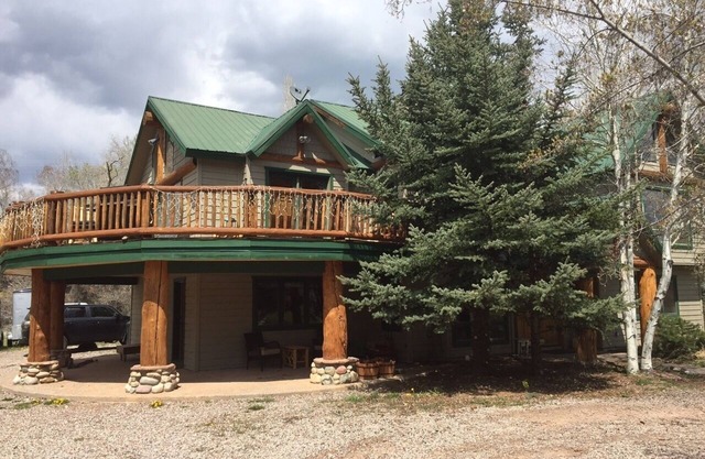 Close to Aspen, Snowmass, Family Friendly, Pet Friendly - PRIVATE yet convenient