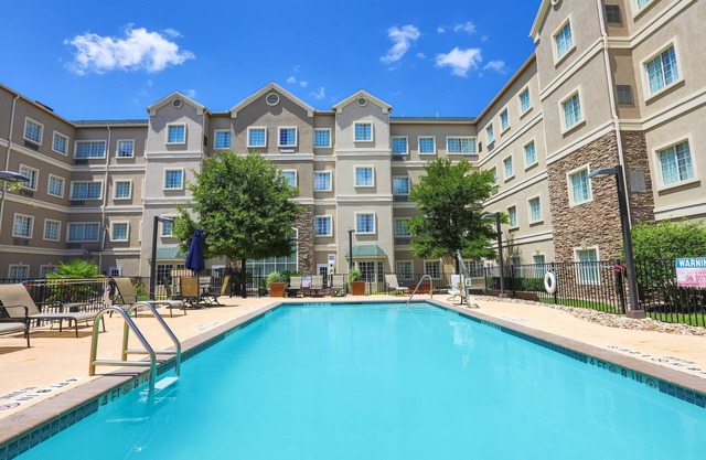 Close to Austin Airport | Free Breakfast + Outdoor Pool + Free Wi-Fi