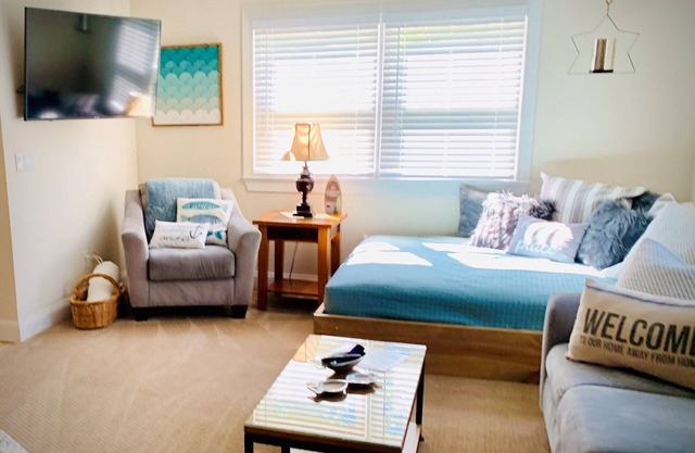 Close to everything, Cedar Point, Waterparks, Beaches, Marinas, and Ferries!