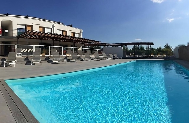 Close to Parc du Jas de Bouffan! Pets Allowed, Parking & Pool!