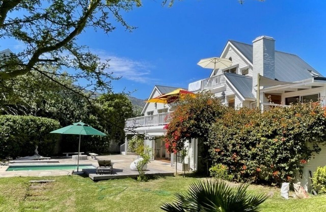 Close to the beach at the foot of the most beautiful coastal road, the Chapmanspeak
