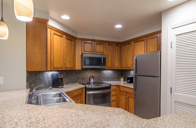 Coachella GETAWAY IN PALM DESERT AT A PREMIUM 2BR VILLA