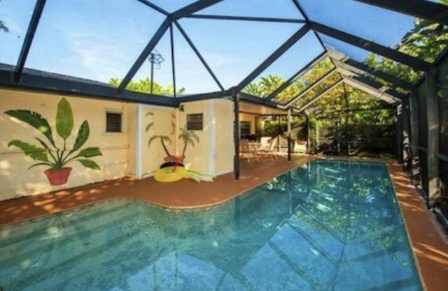 Coastal Breeze - A Weekly Rental 4 Bedroom Home by RedAwning