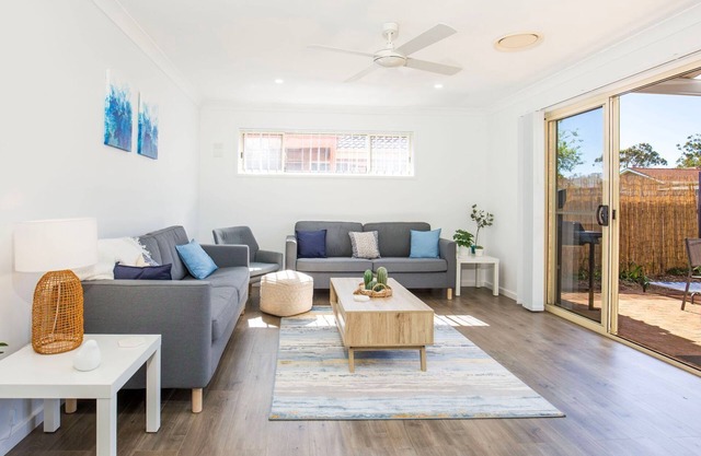 Coastal Capers - Pet Friendly - 10 Mins Walk to Beach