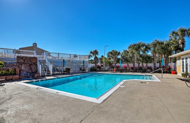 Coastal Condo with Resort Amenities 3 Min to Beach!