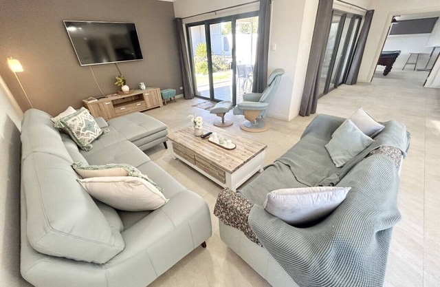 Coastal Epping Escape - New Home & Self Contained Unit in Moonta Bay