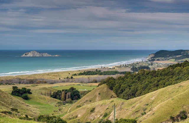 Coastal Haven – Waimarama Holiday Home