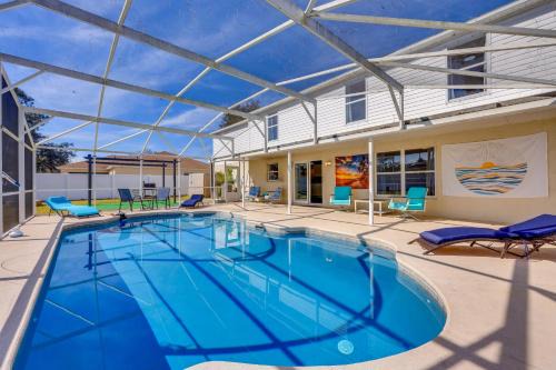 Coastal Retreat - Roomy, Relaxing, Pool
