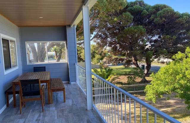 Coastal Sol - Spacious 2 storey holiday home