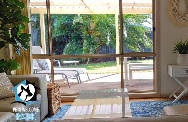 Coastal Vibe 4 bed, 2 bath Home - Short Walk to the Beach