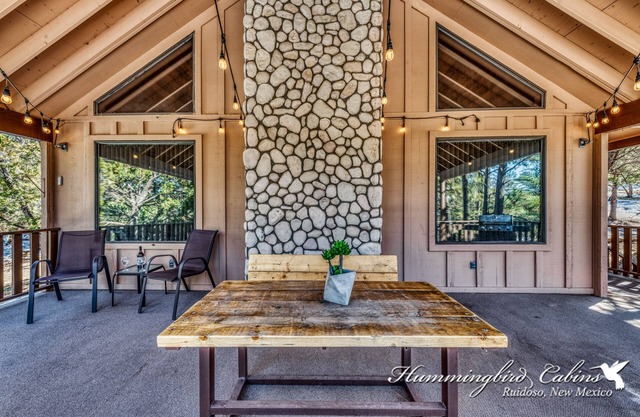 Cobblestone Cottage: adventure, serenity, and comfort all in one!