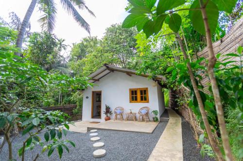Coconut Cabin - Hiriketiya Beach