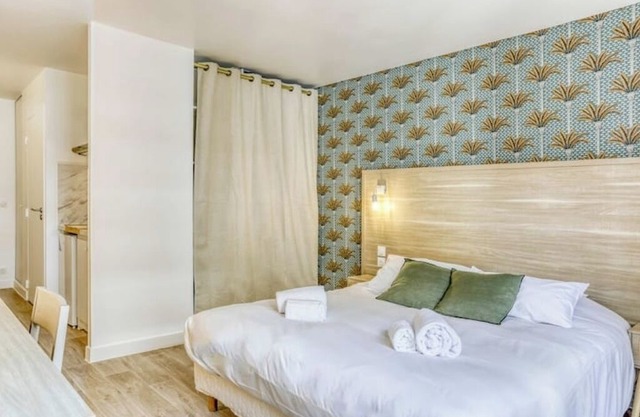 Colivi Spacious Suite 40m2 Annemasse Station - Separate Living Room