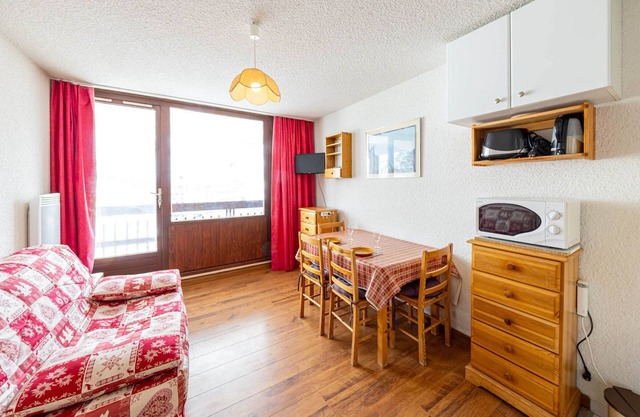 Comfortable studio for 4, near slopes, ski locker