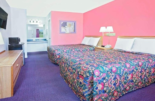 Comfort and Convenience in Knights Inn Muskogee! 2 Great Units, Free Parking