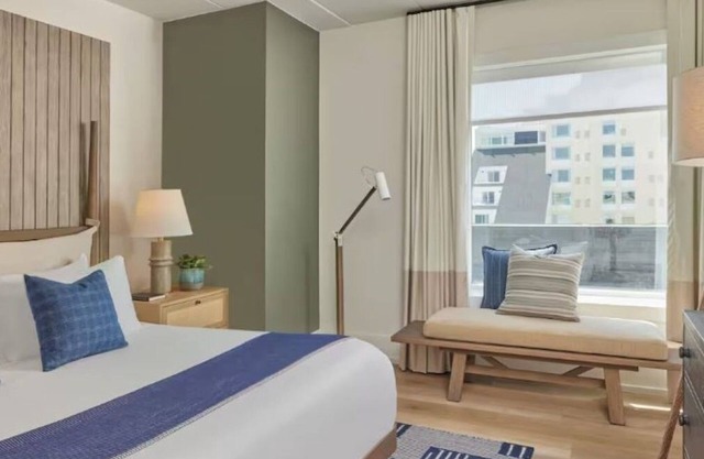Comfort & Convenience! Spacious Suite, Pet-Friendly, Onsite Restaurant & Bar!