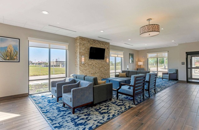 Comfort Inn & Suites Balch Springs - SE Dallas