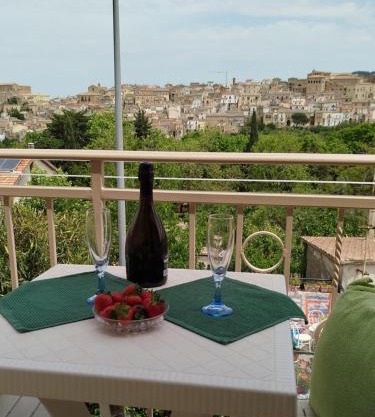 Comfort, parcheggio e vista su Tricarico in Basilicata, Io Sono Qui