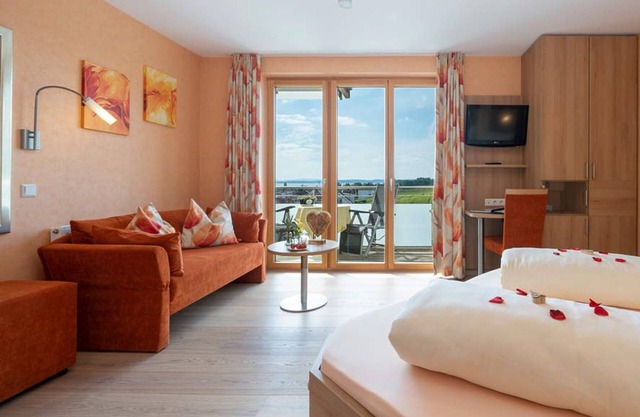 Comfort Room with Side Lake View, Balcony and Wi-Fi