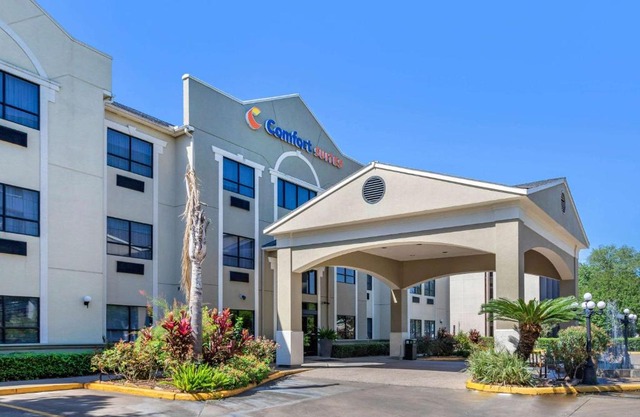 Comfort Suites - Near the Galleria