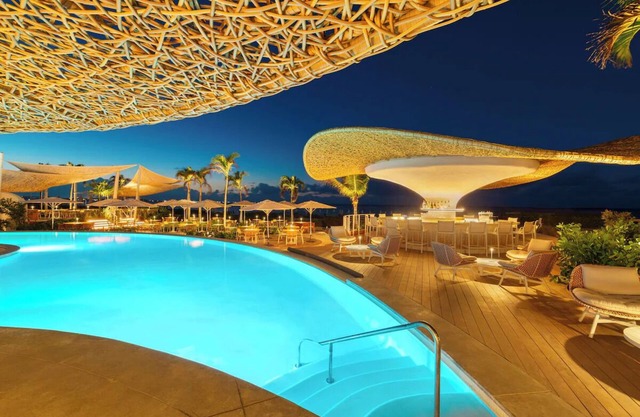 Comfortable Stay w/Ocean Views and Beachfront Dining and Infinity Pool