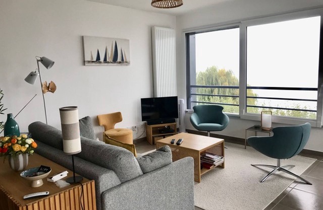 Comfortable 1-bedroom apartment near beach and lake with garage