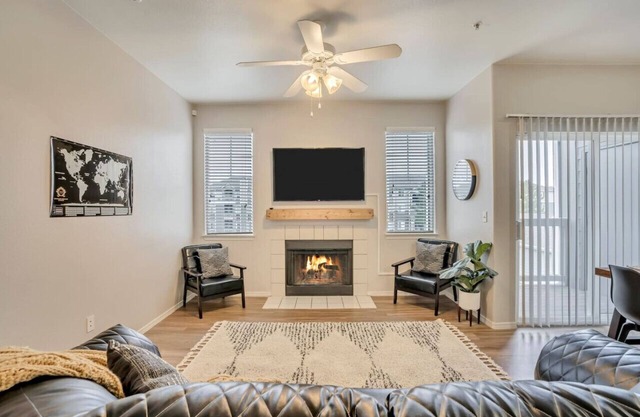 Comfortable 2BR Apt with Pool, Hot Tub, and Fitness Center, Close to Hill AFB