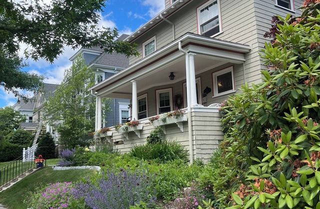 Comfortable 4-bedroom house 20 minute drive to the Boston Commons.