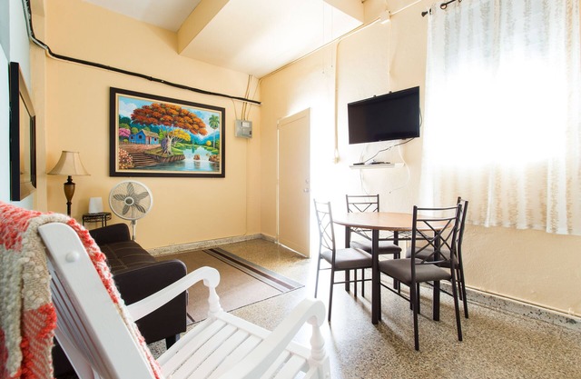 Comfortable, Affordable, Short Drive to Beach, Rainforest, and Shopping