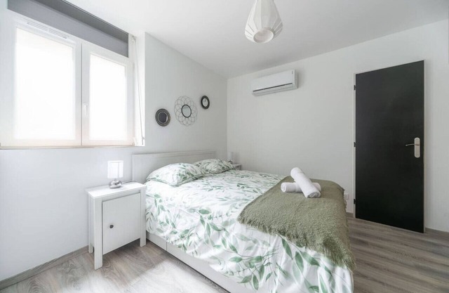 Comfortable Air-cond apartment - city center