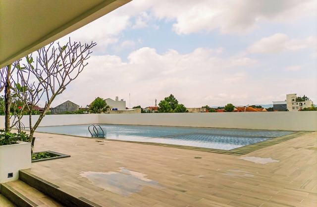 Comfortable And Homey Studio Room At Barsa City Apartment