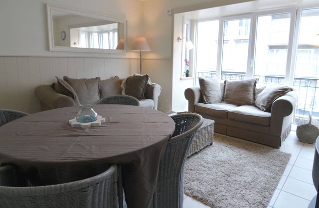 Comfortable apartment in the town centre, within walking distance of the ocean