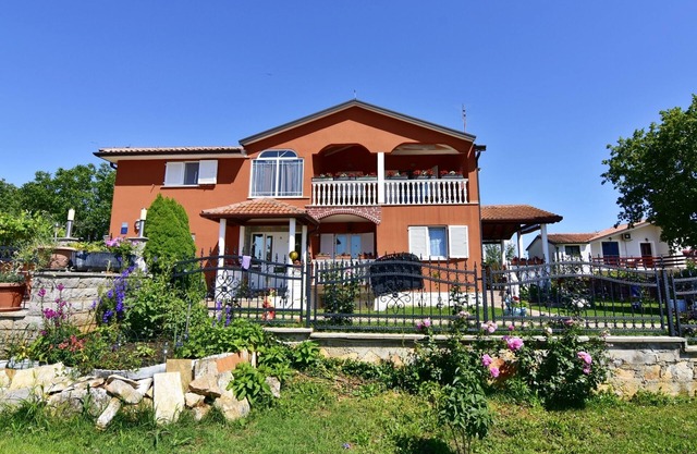 Comfortable apartment in Valizza-Umag, surrounded by greenery, air-conditioned, WiFi